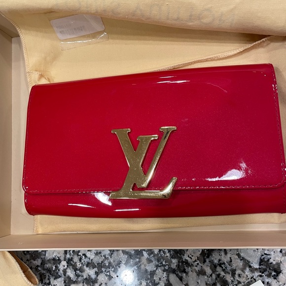 Louis Vuitton Patent Leather Louise clutch - Picture 15 of 15
